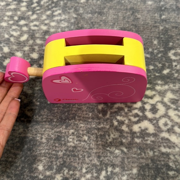 CLASSIC WORLD WOID TOASTER FOR A CHILDS KITCHEN - Picture 7 of 9